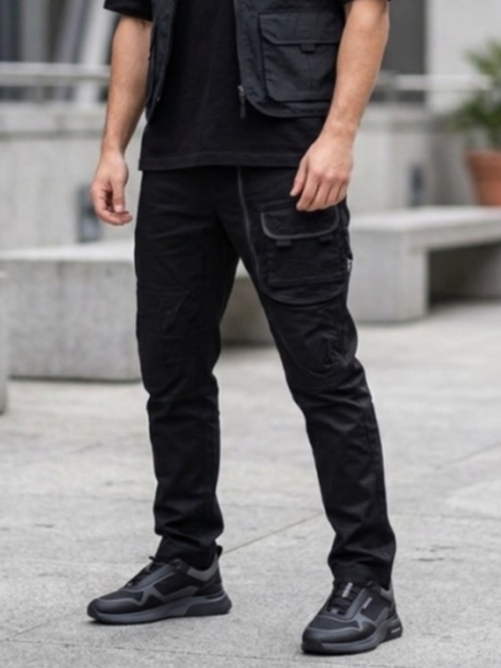 Embellish NYC Men’s Black Kai Cargo Pants with Silver Zipper Details Size 32